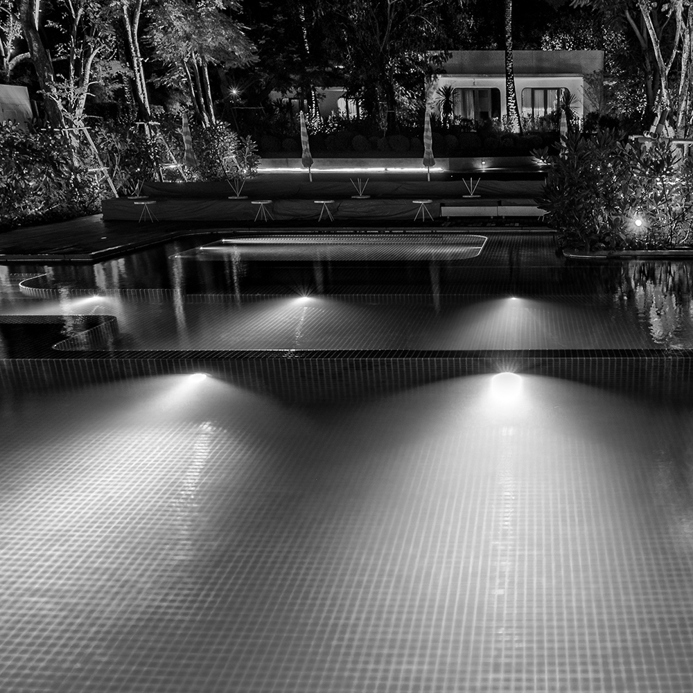 UNDERWATER LIGHT